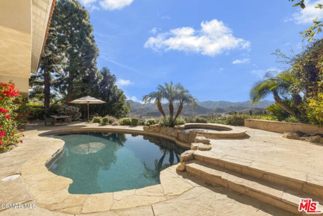 987 Brookview Ave in Westlake Village, CA - Building Photo - Building Photo