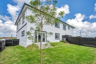 16315 SW 107th Ave in Miami, FL - Building Photo - Building Photo