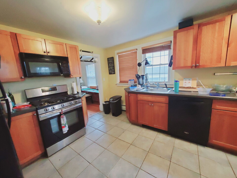 61 Palmer St in Stamford, CT - Building Photo