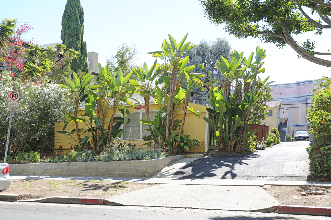 11940 Goshen Ave in Los Angeles, CA - Building Photo