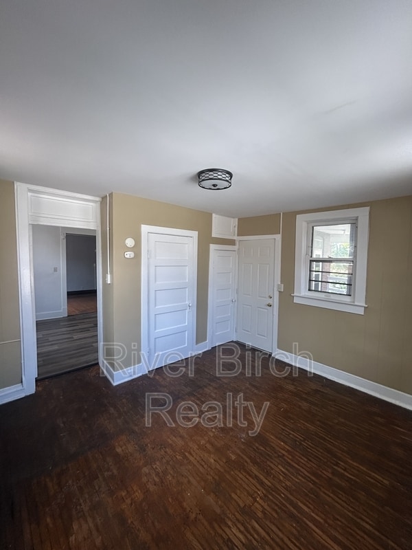 property at 619 S 5th St