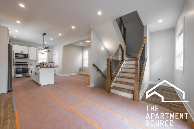 858 N Paulina St in Chicago, IL - Foto de edificio - Building Photo