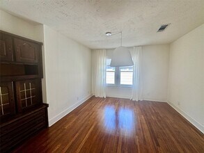 2406 Elmen St in Houston, TX - Building Photo - Building Photo