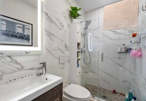 18 Grove St in Boston, MA - Building Photo