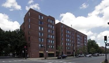 725 Tremont St in Boston, MA - Building Photo