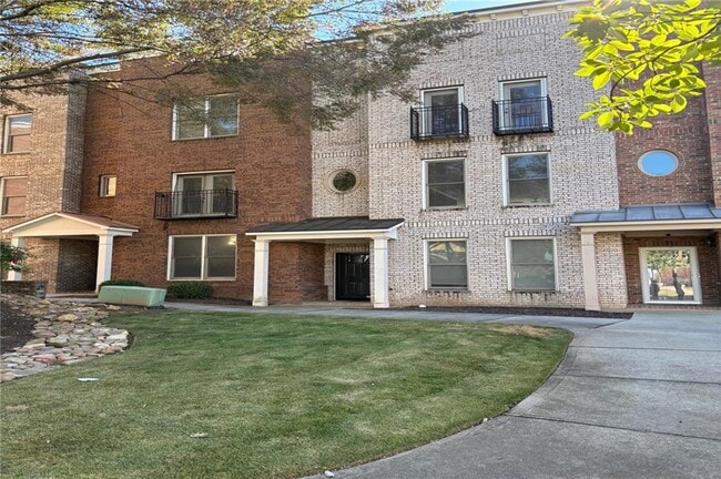 772 Liberty Commons Dr NW in Atlanta, GA - Building Photo - Building Photo