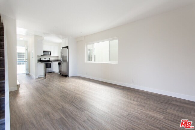 5005 Pacific Ave in Los Angeles, CA - Building Photo - Building Photo