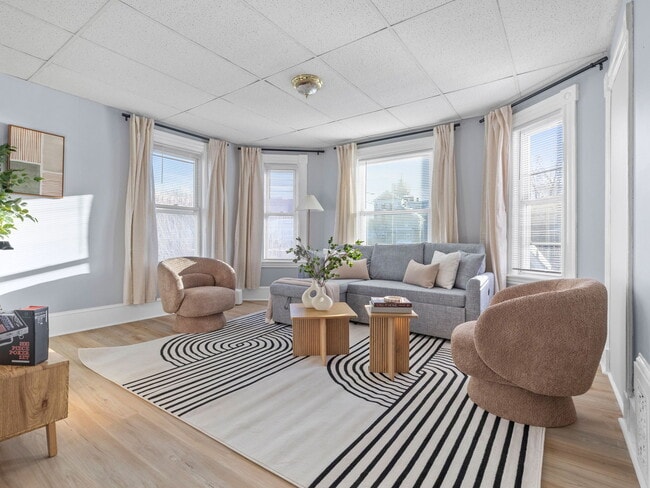 168 School St, Unit 1