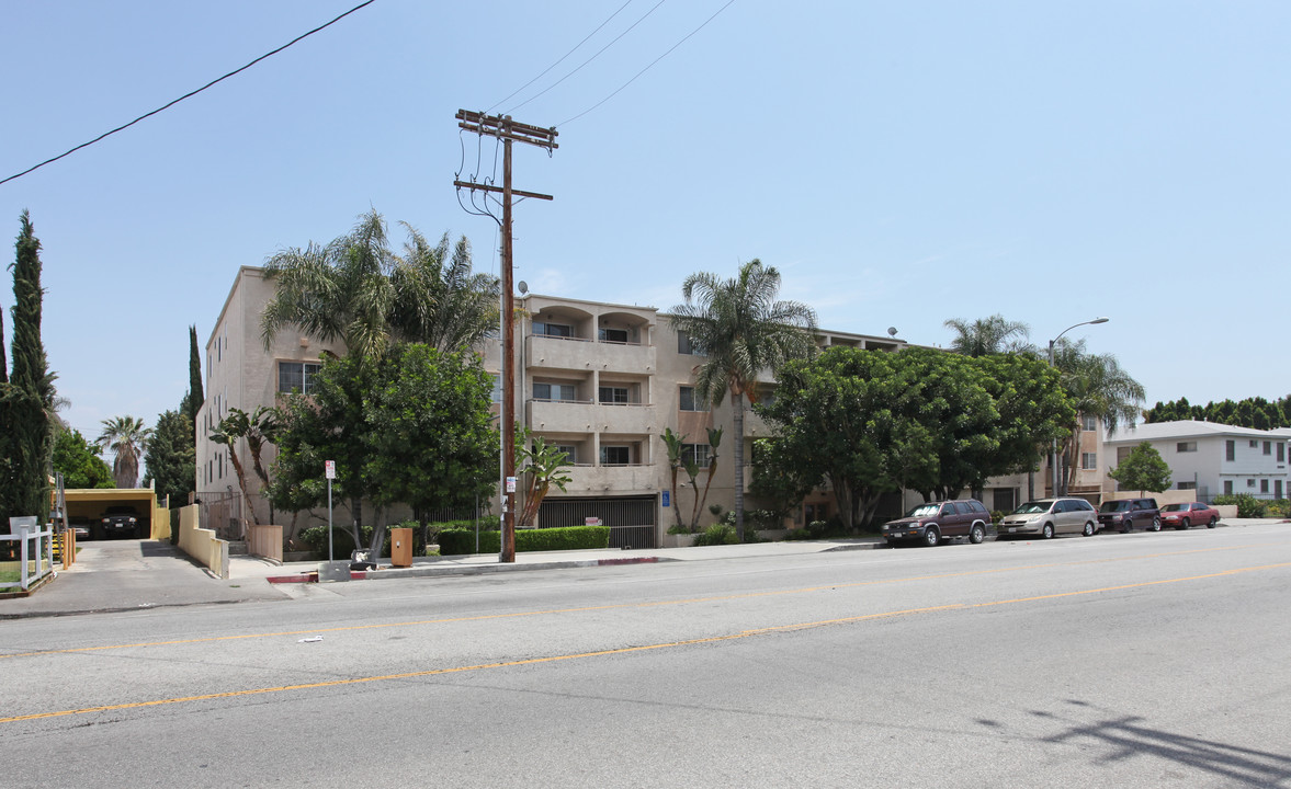 Hazeltine in Van Nuys, CA - Foto de edificio