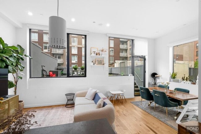 property at 202 N 10th St
