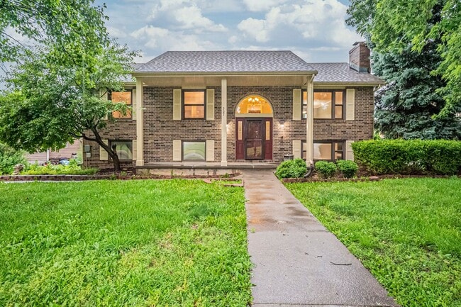 property at 307 Arapahoe Ct