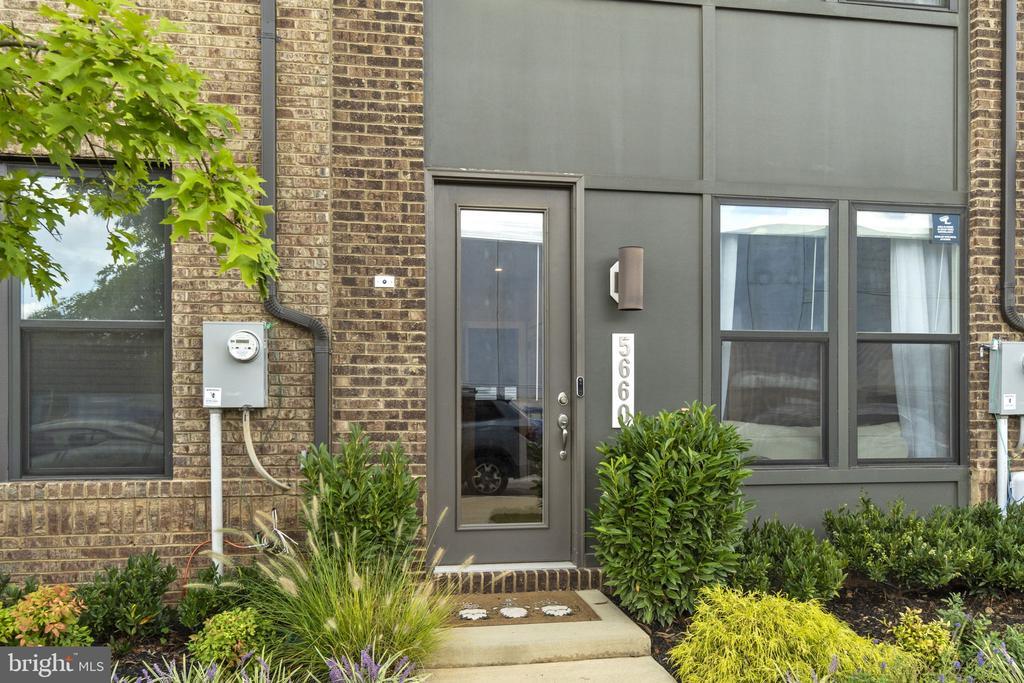 5660 Little Branch Run in Hyattsville, MD - Building Photo