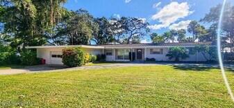 1181 Sunny Point Dr in Melbourne, FL - Building Photo