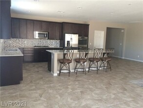 10322 Charlottsville Ct in Las Vegas, NV - Building Photo - Building Photo