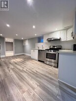 111 Sunnyside Ave in Toronto, ON - Building Photo