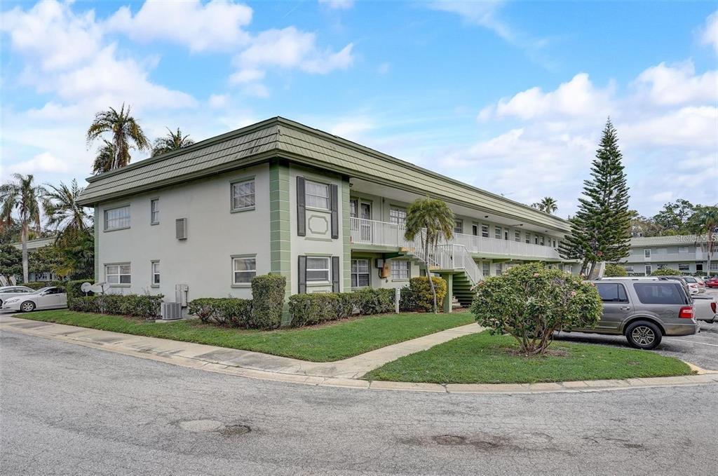 1433 S Belcher Rd in Clearwater, FL - Building Photo