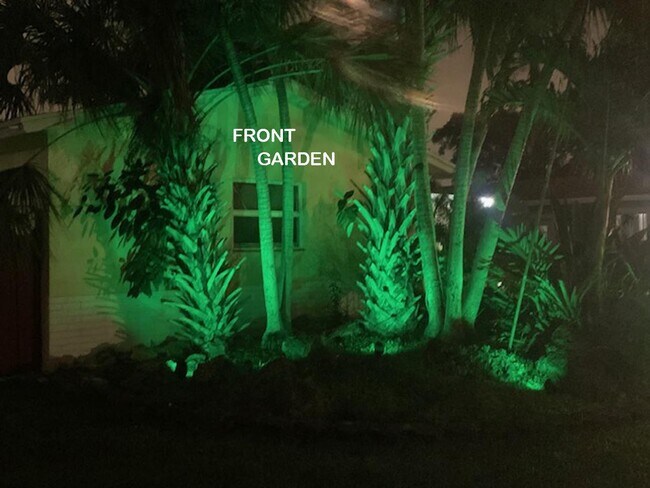 6903 Rio Pinar in North Lauderdale, FL - Foto de edificio - Building Photo