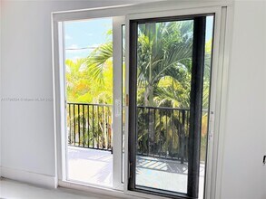 7325 Byron Ave in Miami Beach, FL - Building Photo - Building Photo