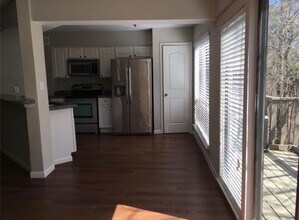 9400 Doliver Dr in Houston, TX - Building Photo - Building Photo