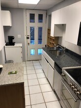 429 Marlborough St, Unit 1 in Boston, MA - Foto de edificio - Building Photo