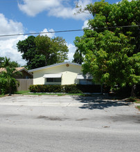 1713 N Dixie Hwy in Fort Lauderdale, FL - Building Photo - Building Photo