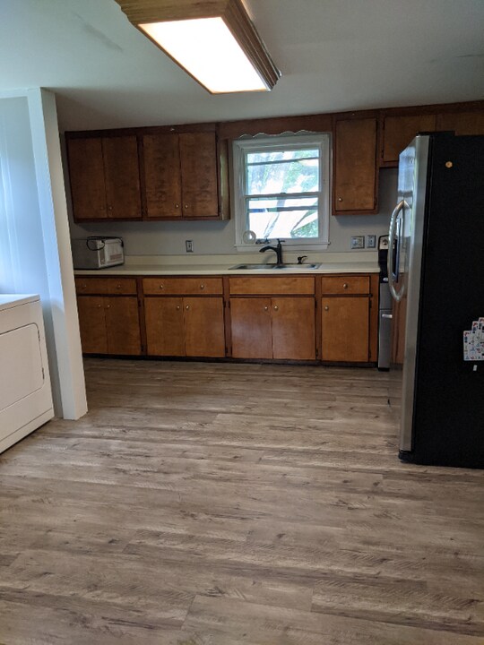 239 E 9th St in Oswego, NY - Building Photo