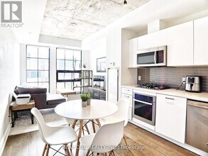 608-608 Richmond St W in Toronto, ON - Building Photo - Building Photo