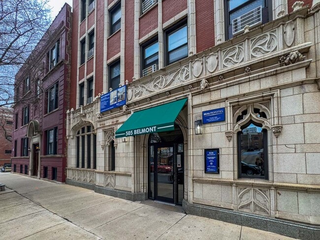 501 W Belmont Ave, Unit E05P