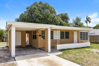811 SW 28th Terrace in Fort Lauderdale, FL - Building Photo - Building Photo