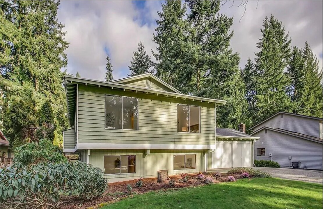 18222 NE 31st St in Redmond, WA - Foto de edificio