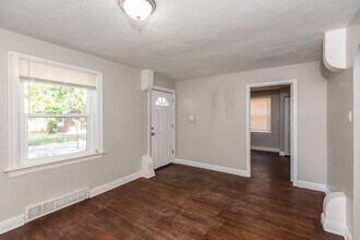 320 Henquin Dr in Ferguson, MO - Building Photo - Building Photo