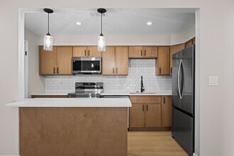 705 W Central Rd in Mount Prospect, IL - Building Photo - Building Photo