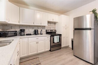 22 SE 13th Terrace in Dania Beach, FL - Building Photo - Building Photo