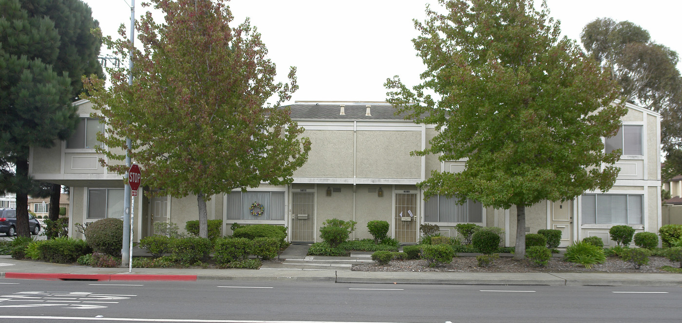 2500-2522 Fairway Dr in San Leandro, CA - Foto de edificio