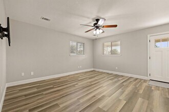 302 Martin Luther King Jr St in Georgetown, TX - Building Photo - Building Photo