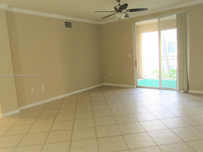 6482 Emerald Dunes Dr in Royal Palm Beach, FL - Building Photo - Building Photo