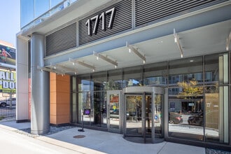 Neveseno in Chicago, IL - Building Photo - Building Photo