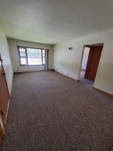 4030 S Kinnickinnic Ave in St. Francis, WI - Building Photo - Building Photo