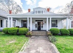 200 Clisby Plz in Macon, GA - Building Photo