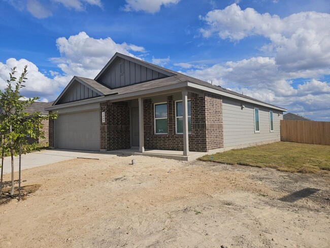 3449 Sky Pl in Seguin, TX - Building Photo - Building Photo