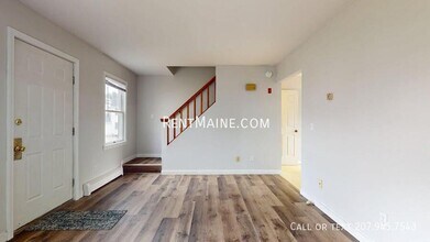 114 Main Rd S in Hampden, ME - Foto de edificio - Building Photo