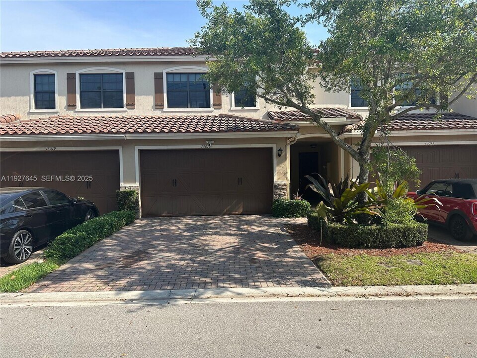 13017 Riverwalk Cir S in Plantation, FL - Building Photo