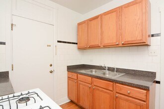 2649 N Spaulding Ave, Unit E2 in Chicago, IL - Foto de edificio - Building Photo