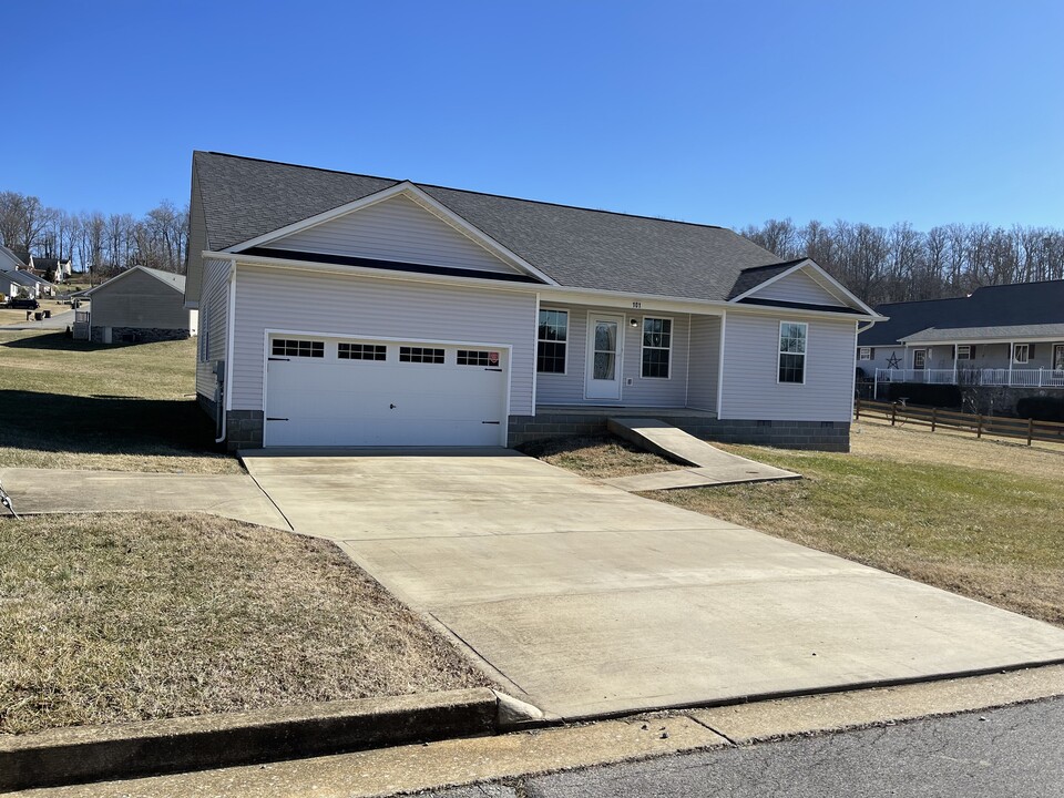 101 Maple Crest in Greeneville, TN - Building Photo