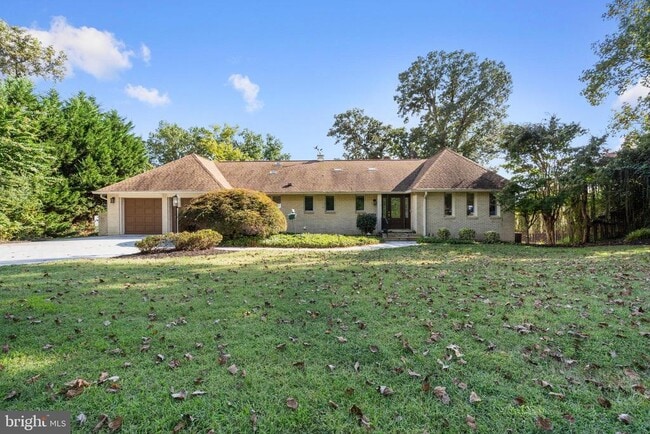 5837 River Dr in Lorton, VA - Building Photo - Building Photo