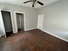 909 Alametos in San Antonio, TX - Building Photo - Building Photo