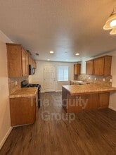 2116 W Lark Ave in Visalia, CA - Building Photo - Building Photo
