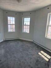 541 N Front St, Unit 3 left in New Bedford, MA - Building Photo - Building Photo