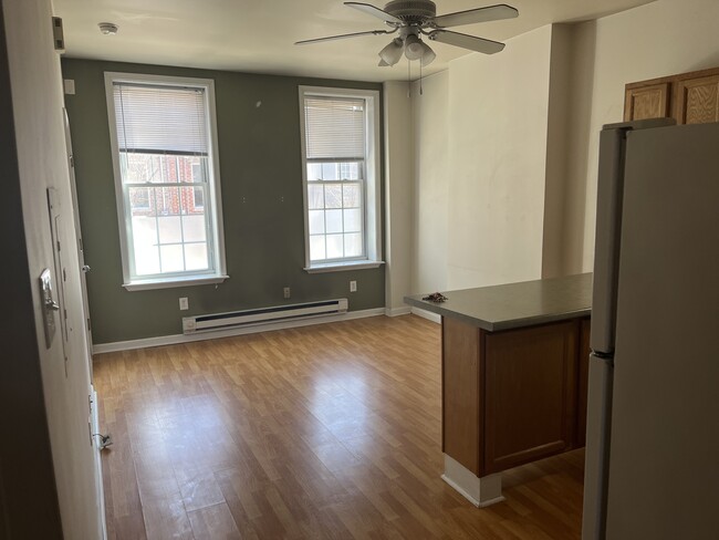 1536 S 4th St, Unit 1 in Philadelphia, PA - Building Photo - Building Photo