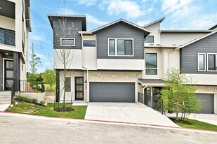 2050 Lohmans Spur in Lakeway, TX - Building Photo